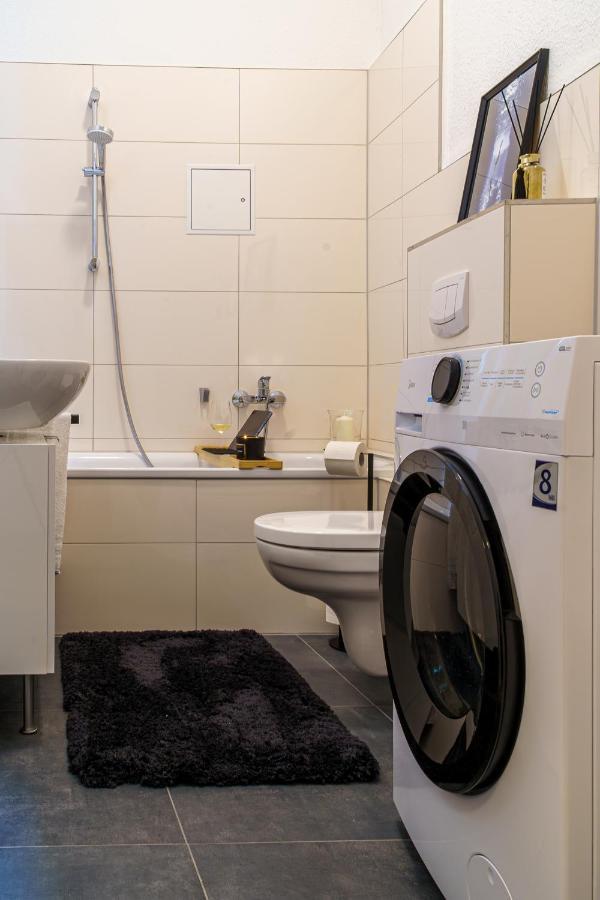 Suite Fuer 4 Mit Terrasse Im Herzen Der Innenstadt Schwerin  Exterior foto